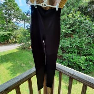 Assets by Spanx Leggings size Medium